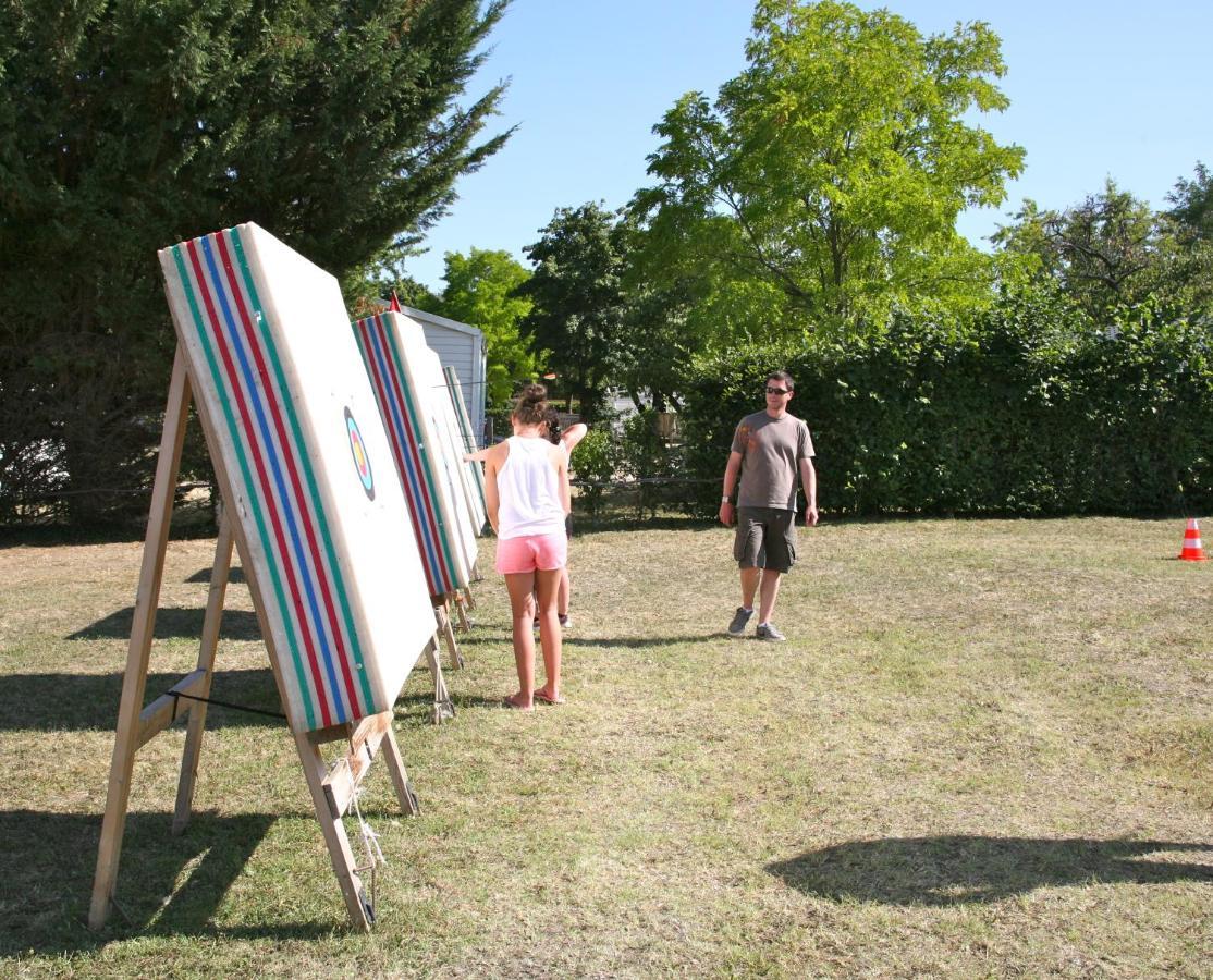Mobil Homes Xxl2 4 Chambres - Camping Le Ranch Des Volcans シャテルギュイヨン エクステリア 写真
