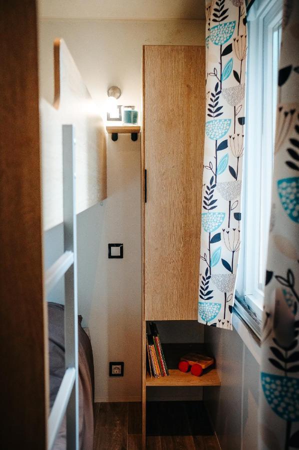 Mobil Homes Xxl2 4 Chambres - Camping Le Ranch Des Volcans シャテルギュイヨン エクステリア 写真