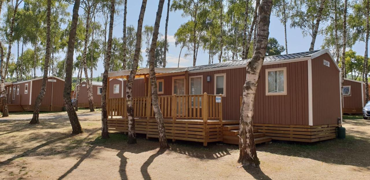 Mobil Homes Xxl2 4 Chambres - Camping Le Ranch Des Volcans シャテルギュイヨン エクステリア 写真